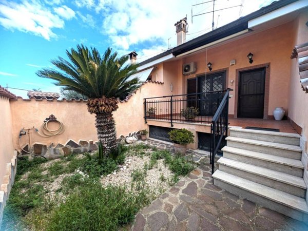 casa indipendente in vendita a Roma in zona Infernetto