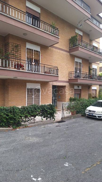appartamento in vendita a Roma in zona Tor di Quinto