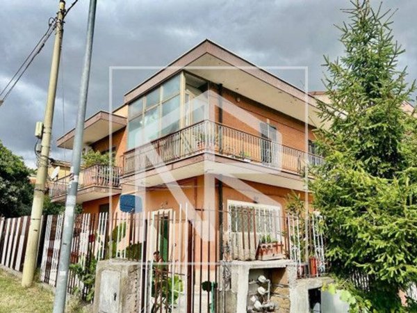 casa indipendente in vendita a Roma in zona Finocchio