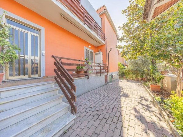 appartamento in vendita a Roma in zona Castelverde