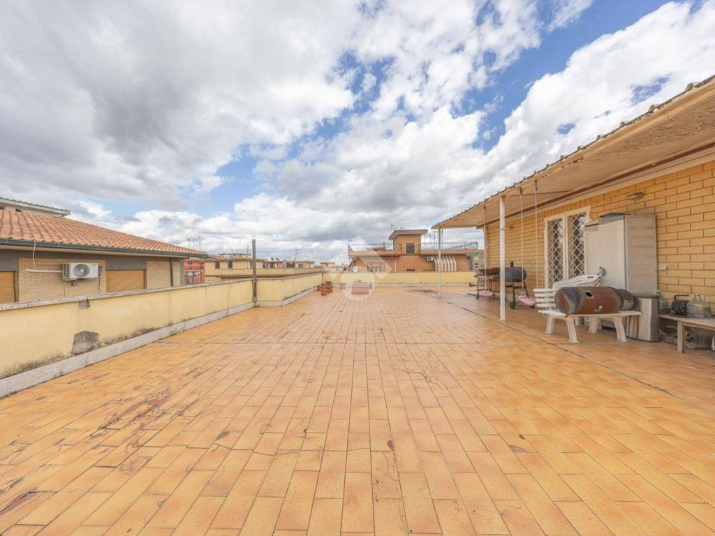 appartamento in vendita a Roma in zona Torre Angela