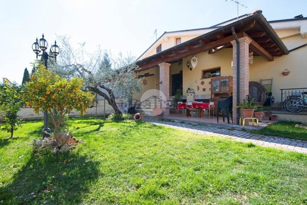 casa indipendente in vendita a Roma in zona Castelverde