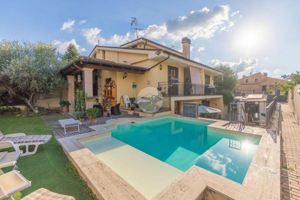 casa indipendente in vendita a Roma in zona Castelverde