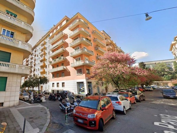 locale commerciale in vendita a Roma in zona Nomentano