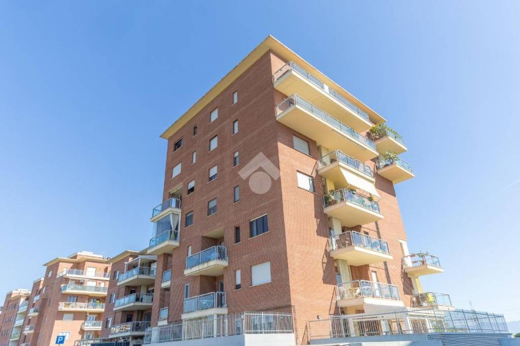 appartamento in vendita a Roma in zona Case Rosse