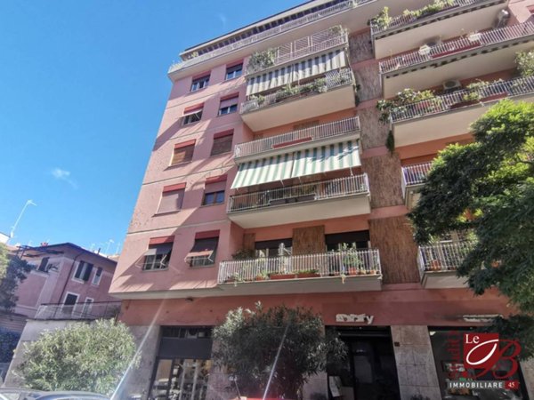 appartamento in vendita a Roma in zona Appio Latino