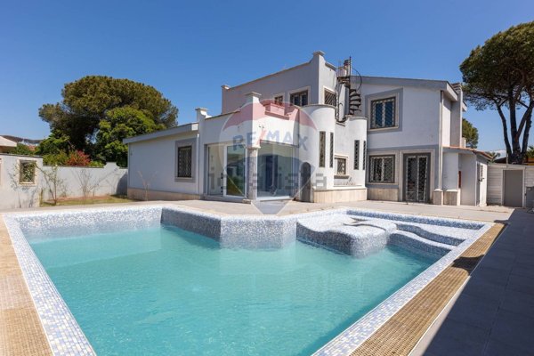 casa indipendente in vendita a Roma in zona Infernetto