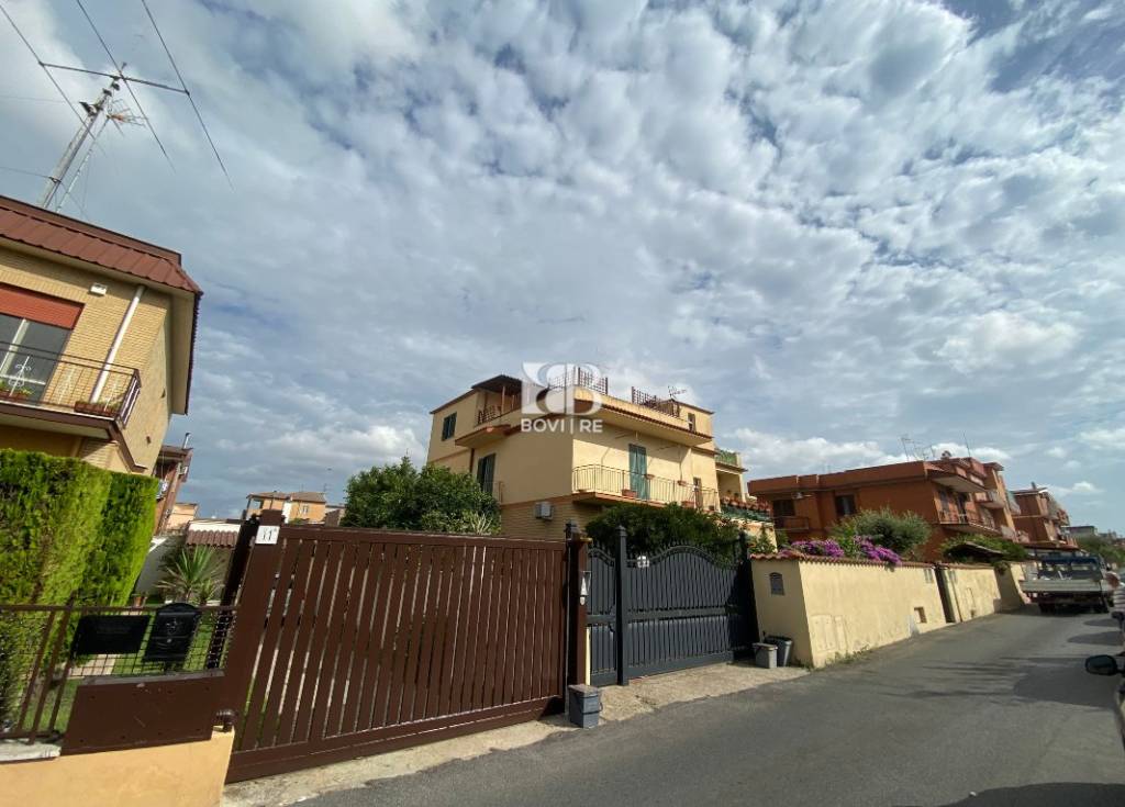 appartamento in vendita a Roma in zona Dragona/Bagnoletto