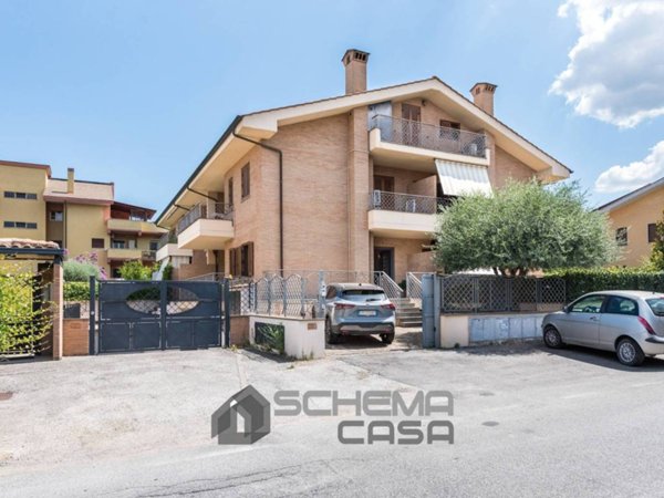 casa indipendente in vendita a Roma in zona Romanina