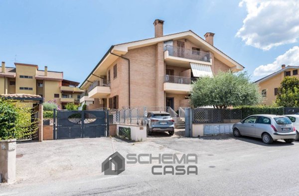 casa indipendente in vendita a Roma in zona Casal Morena
