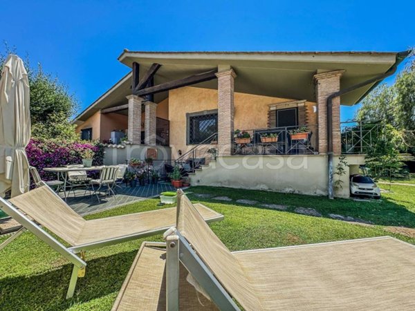 casa indipendente in vendita a Roma in zona Infernetto