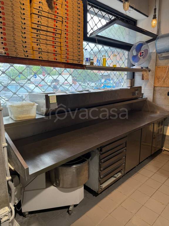 negozio in vendita a Roma in zona Tuscolano