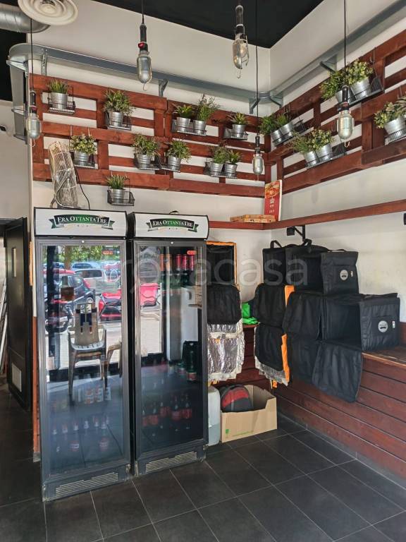 negozio in vendita a Roma in zona Tuscolano