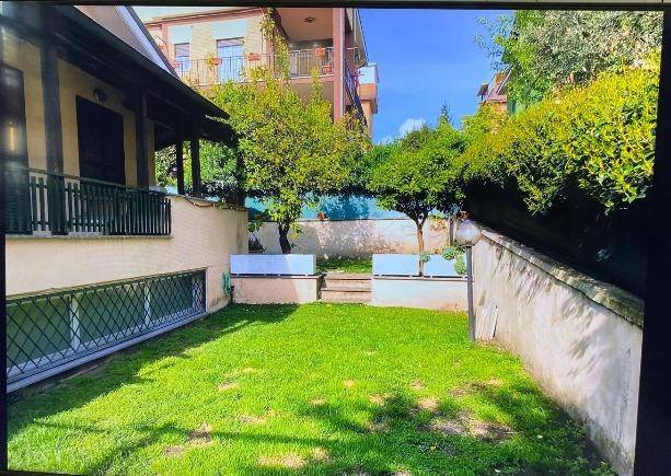 casa indipendente in vendita a Roma in zona Acilia
