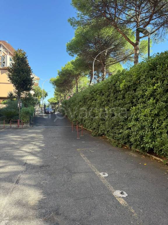 appartamento in vendita a Roma in zona Ardeatino