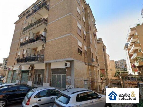 negozio in vendita a Roma in zona Portuense