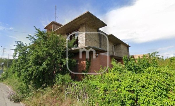 appartamento in vendita a Roma in zona Lago Regillo