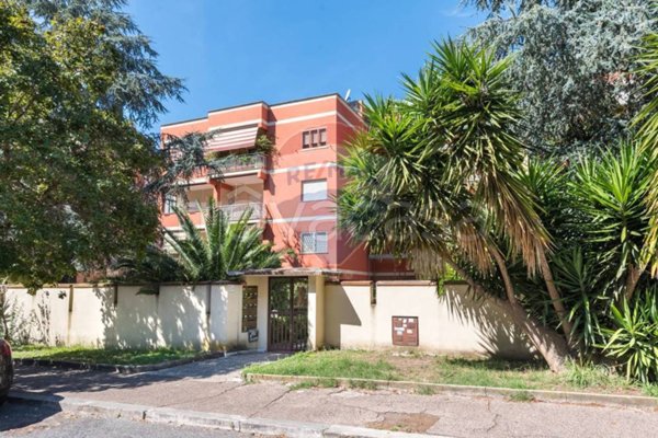 appartamento in vendita a Roma in zona Tor de' Cenci