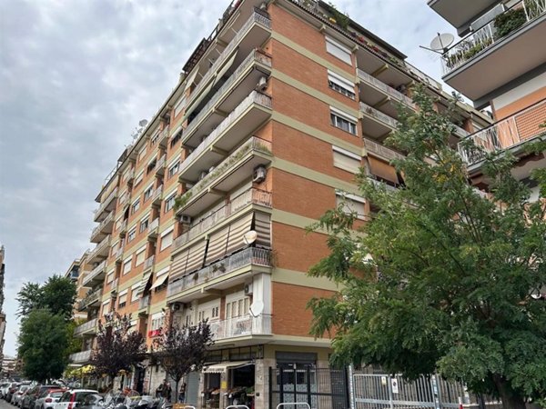 appartamento in vendita a Roma in zona Tuscolano