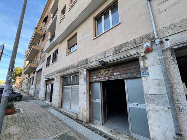 negozio in vendita a Roma in zona Appio Latino
