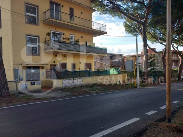 appartamento in vendita a Roma in zona Lunghezza