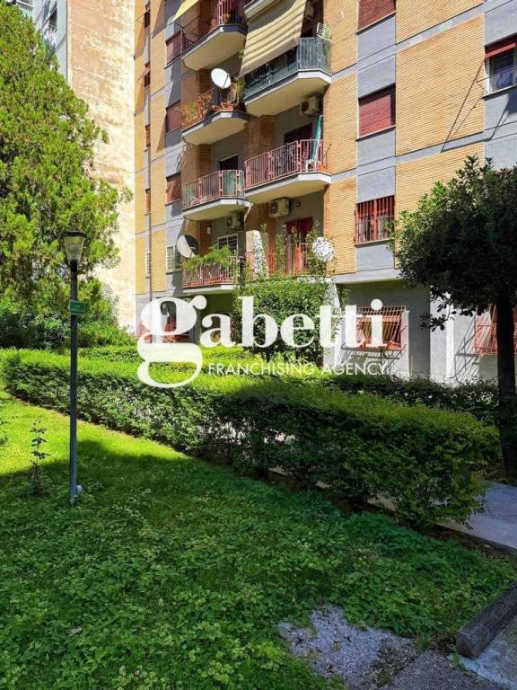 appartamento in vendita a Roma in zona Prenestino-Labicano
