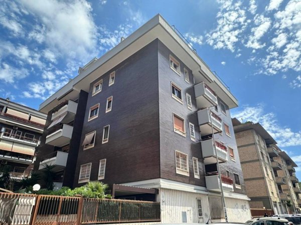 appartamento in vendita a Roma in zona Ostia