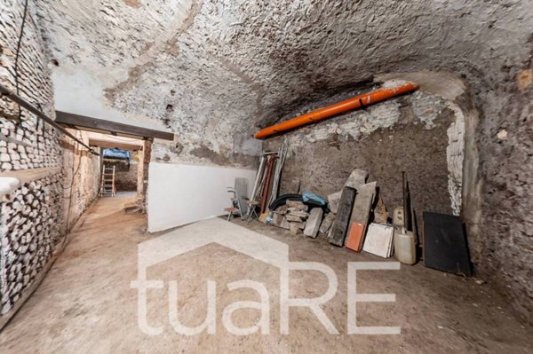 locale di sgombero in vendita a Roma in zona Rione Monti/Campitelli