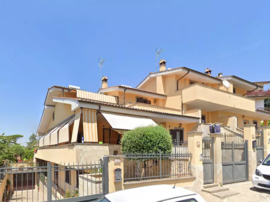 appartamento in vendita a Roma in zona Valle Muricana