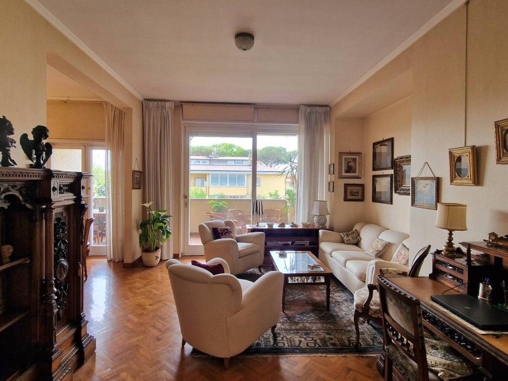 casa indipendente in vendita a Roma in zona Casal Palocco