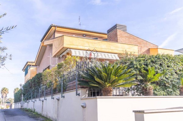 casa indipendente in vendita a Roma in zona Osteria del Curato