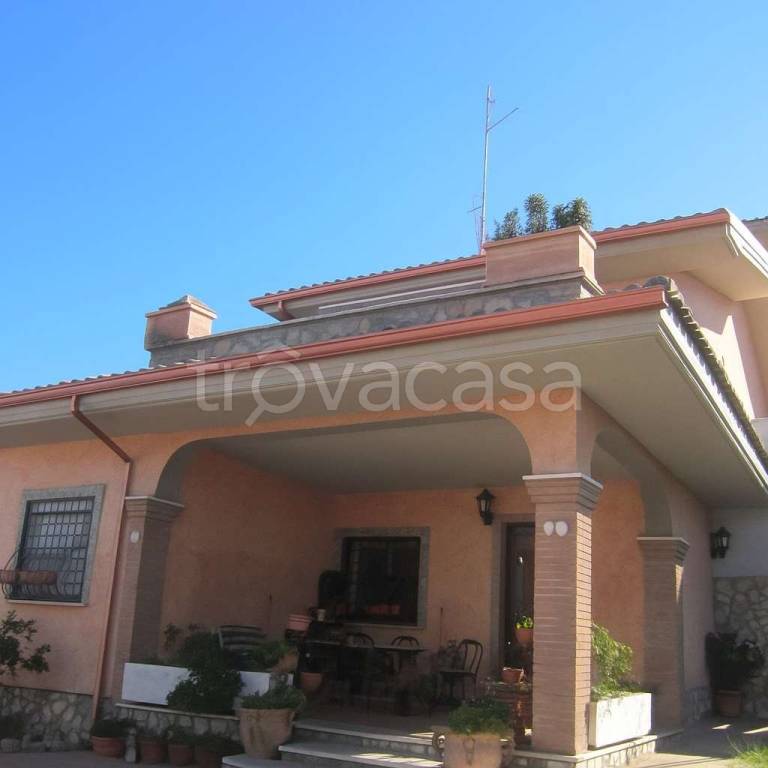 appartamento in vendita a Roma in zona Giardini di Corcolle