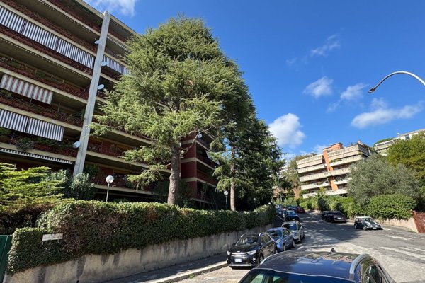 appartamento in vendita a Roma in zona Tomba di Nerone