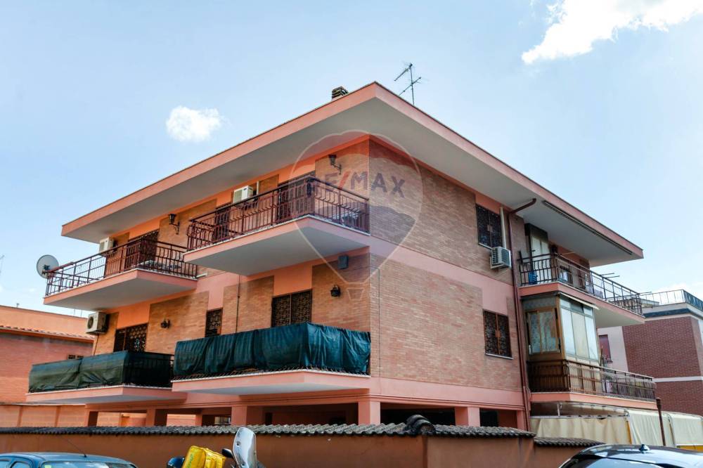 ufficio in vendita a Roma in zona San Basilio