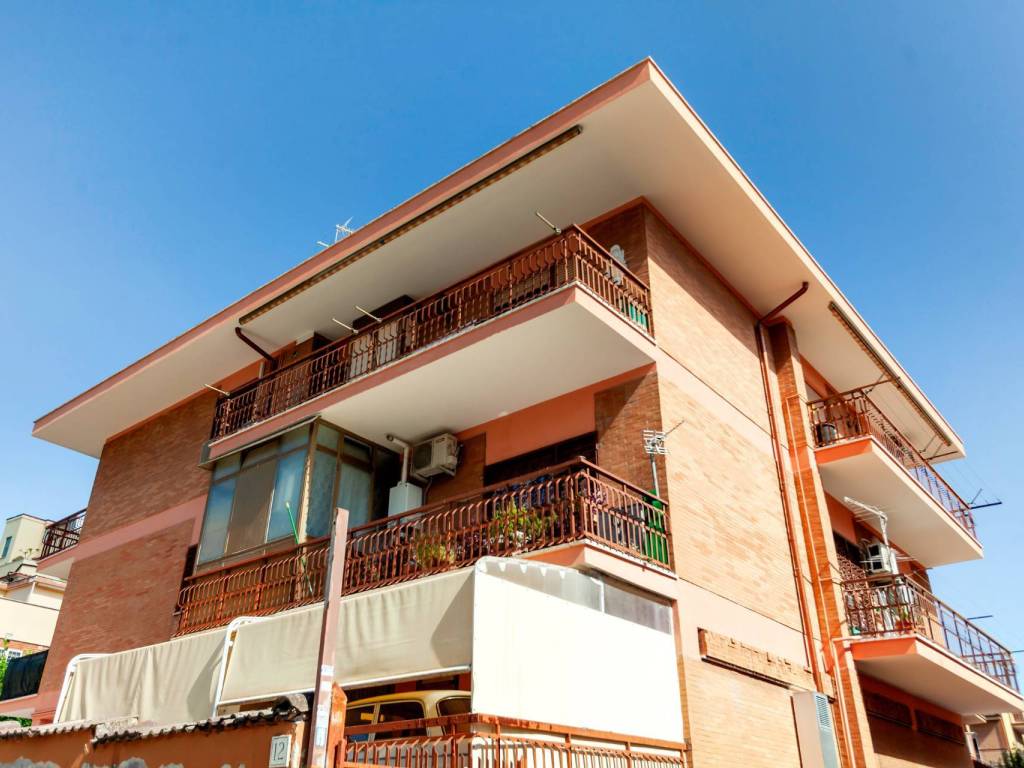 locale commerciale in vendita a Roma in zona Ponte Mammolo