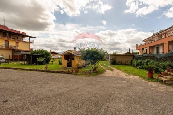 appartamento in vendita a Roma in zona Colle del Sole