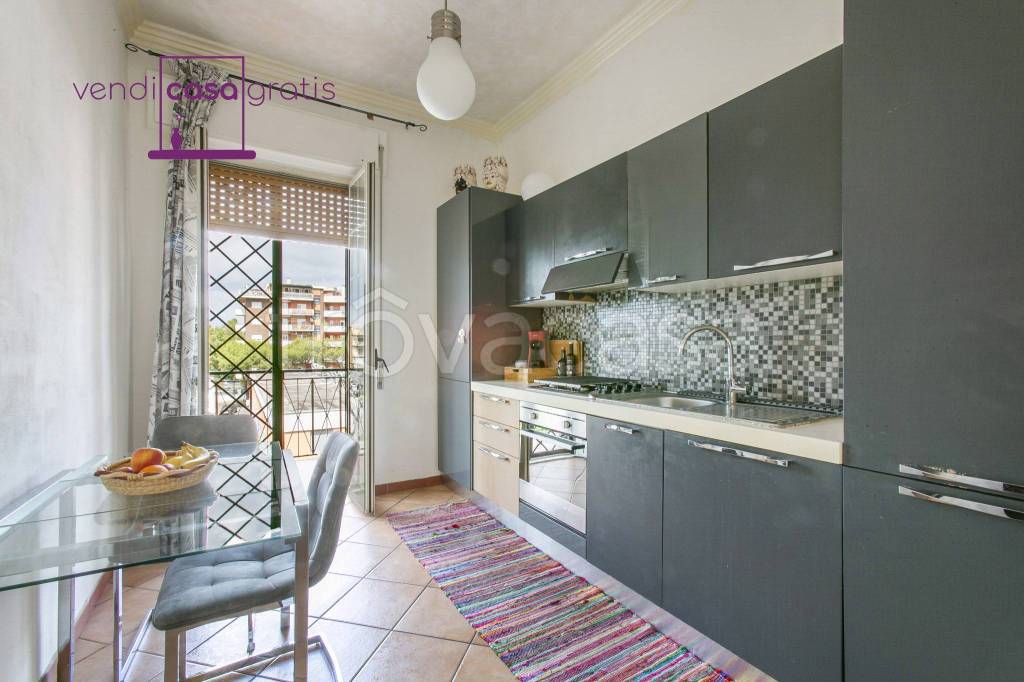appartamento in vendita a Roma in zona Tor Bella Monaca