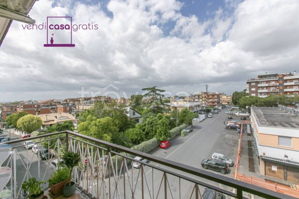 appartamento in vendita a Roma in zona Tor Bella Monaca
