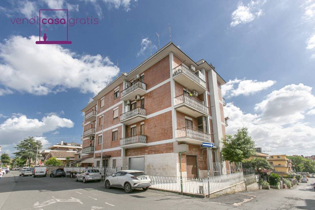 appartamento in vendita a Roma in zona Tor Bella Monaca