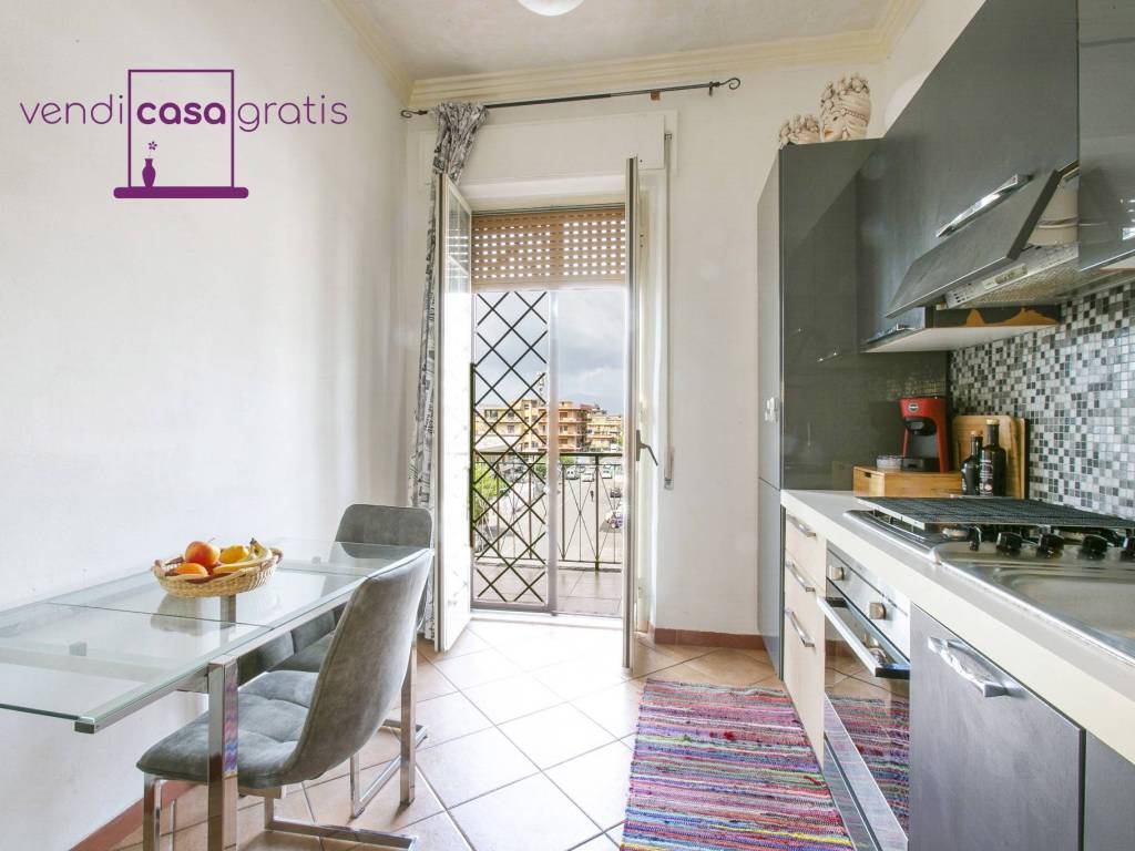 appartamento in vendita a Roma in zona Tor Bella Monaca