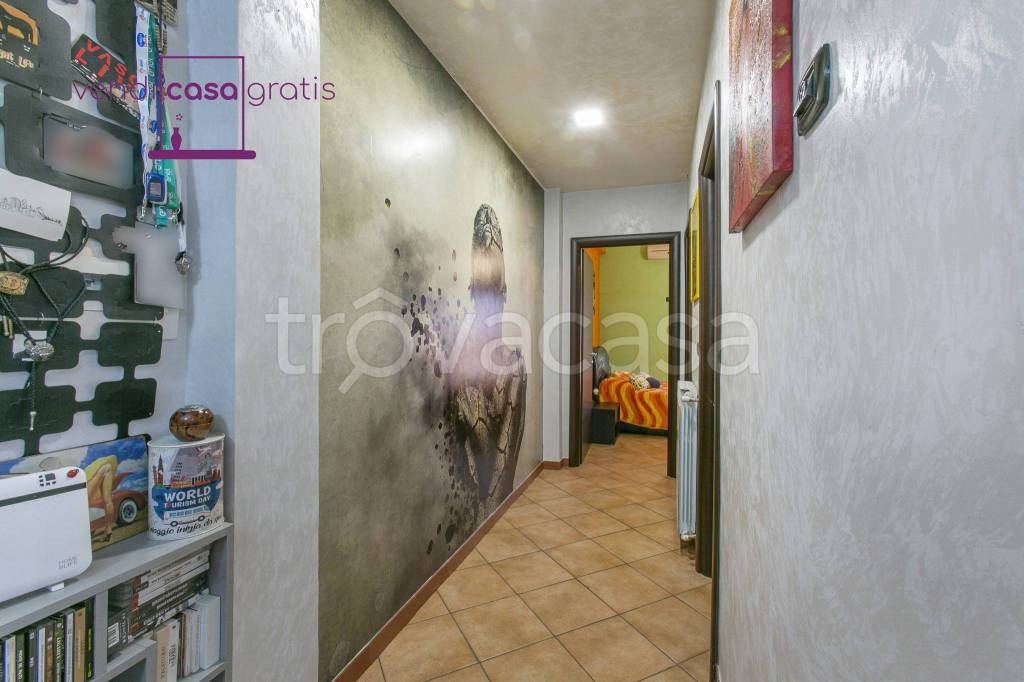 appartamento in vendita a Roma in zona Tor Bella Monaca