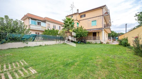 appartamento in vendita a Roma in zona Acilia