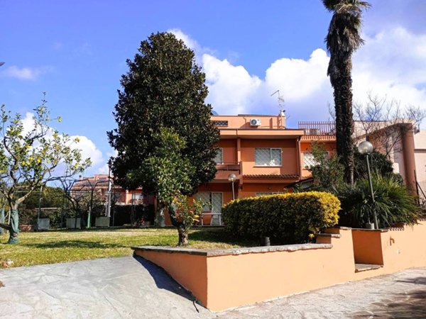casa indipendente in vendita a Roma in zona Infernetto