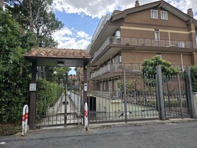 appartamento in vendita a Roma in zona Appio Pignatelli