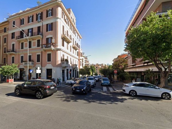 negozio in vendita a Roma in zona Appio Latino
