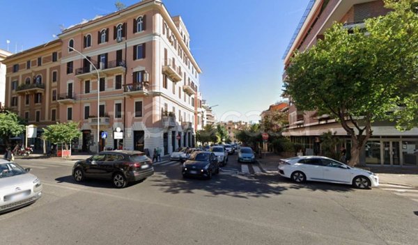 negozio in vendita a Roma in zona Appio Latino