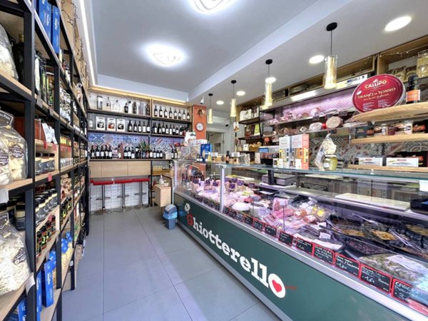 negozio in vendita a Roma in zona Portuense