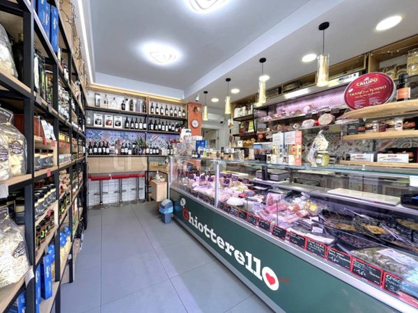negozio in vendita a Roma in zona Portuense