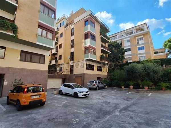 appartamento in vendita a Roma in zona Ostiense