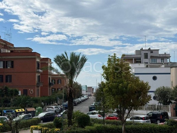 appartamento in vendita a Roma in zona Ostia